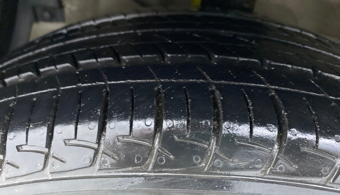2014 Maruti Ertiga ZXI, Petrol, Manual, 9,389 km, Left Front Tyre Tread