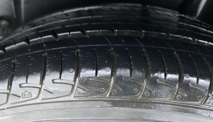 2014 Maruti Ertiga ZXI, Petrol, Manual, 9,389 km, Left Rear Tyre Tread