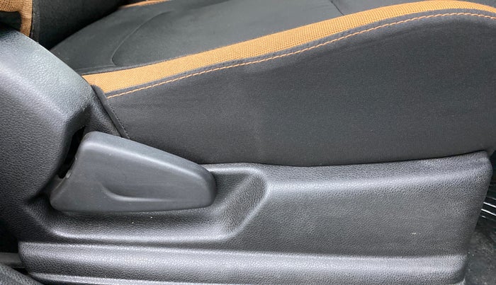 2017 Renault Kwid CLIMBER 1.0 AT, Petrol, Automatic, 50,391 km, Driver Side Adjustment Panel