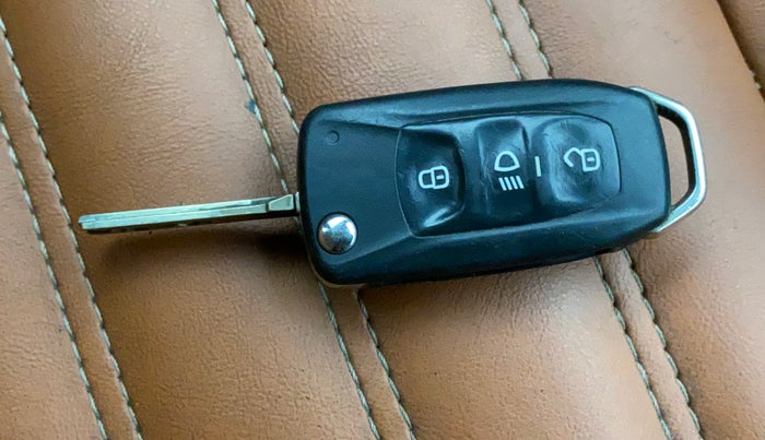 2020 Tata NEXON XM SUNROOF PETROL, Petrol, Manual, 97,577 km, Lock system - Remote key not functional