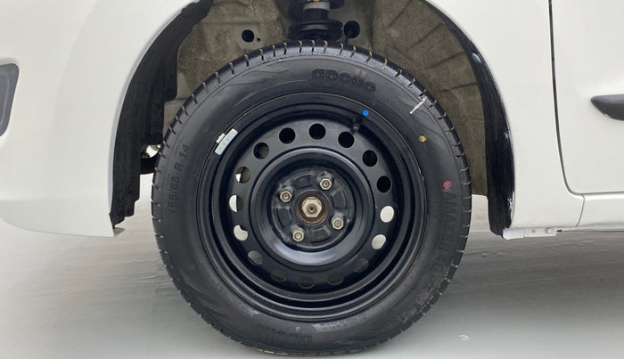 2017 Maruti Wagon R 1.0 VXI, Petrol, Manual, 27,939 km, Left Front Wheel