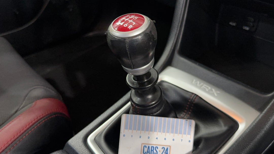 2017 Subaru WRX Premium (AWD), Manual, 132783 km, Gear Lever Knob Wear