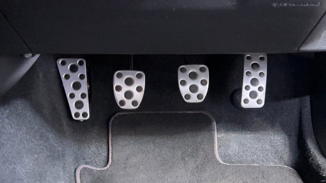 2017 Subaru WRX Premium (AWD), Manual, 132783 km, Pedals and Footmat