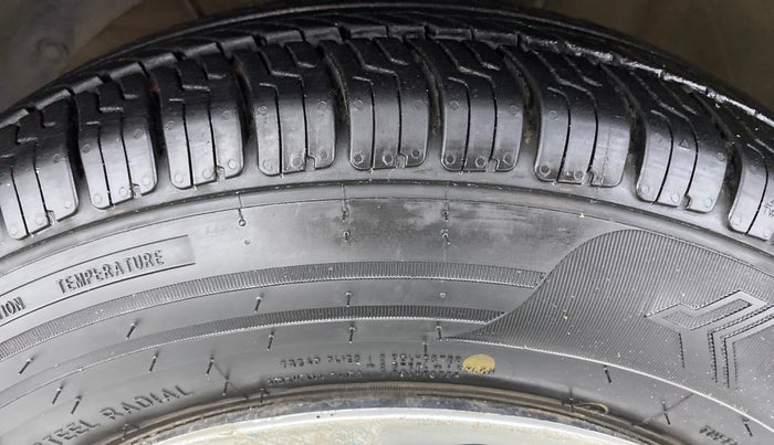 2018 Maruti Swift VXI D, Petrol, Manual, 79,347 km, Left Front Tyre Tread