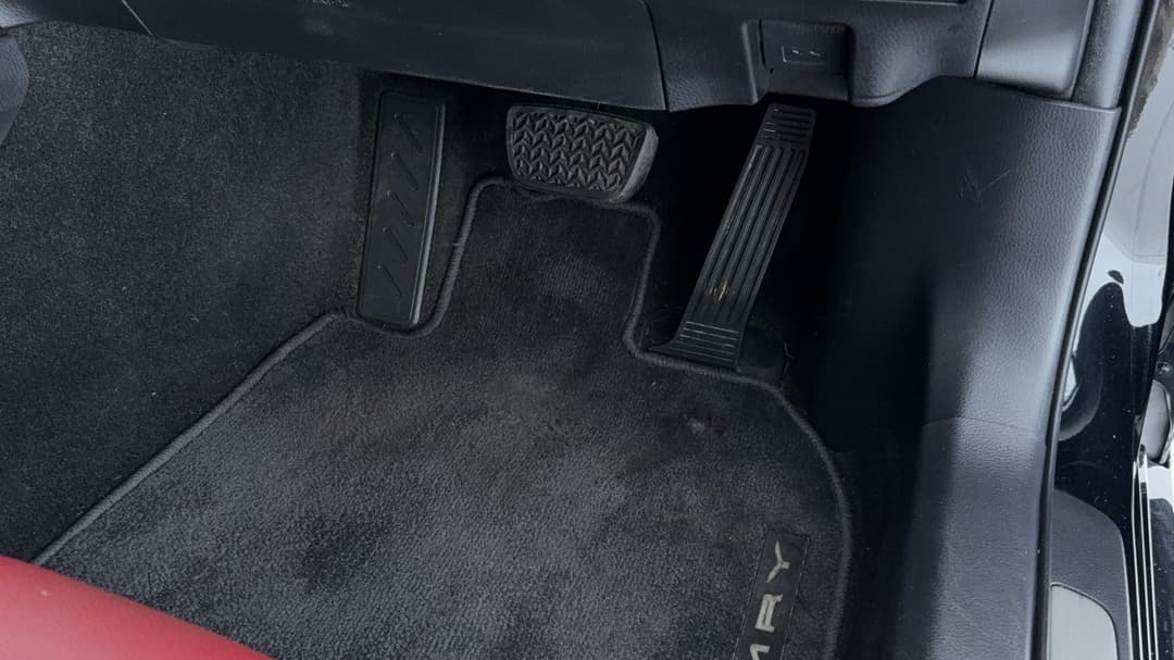 2019 Toyota Camry Sx, Automatic, 86273 km, Pedals and Footmat