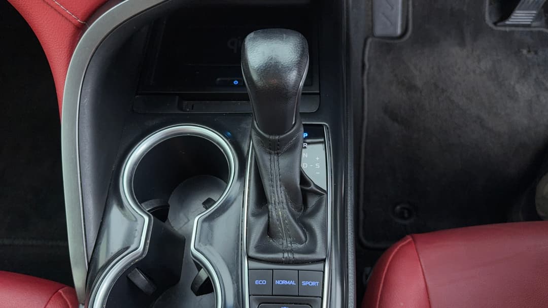 2019 Toyota Camry Sx, Automatic, 86273 km, Gear Lever 