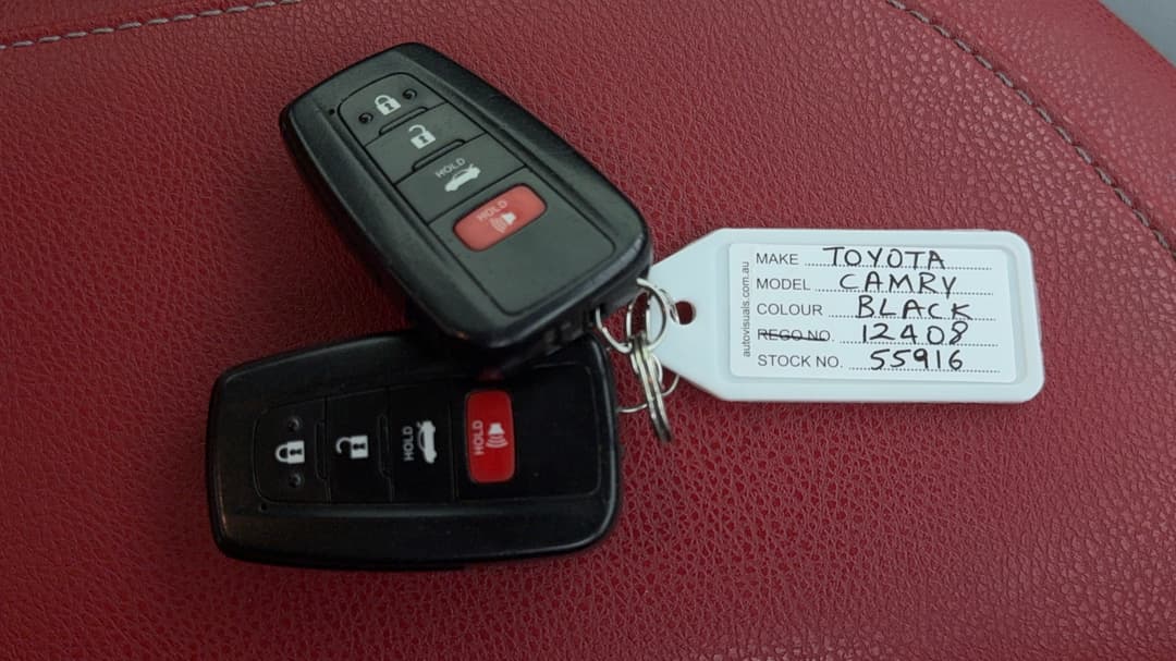 2019 Toyota Camry Sx, Automatic, 86273 km, Key Close-up