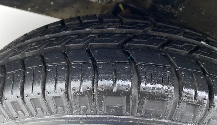 2019 Maruti Eeco 5 STR WITH AC PLUSHTR, Petrol, Manual, 38,705 km, Left Front Tyre Tread