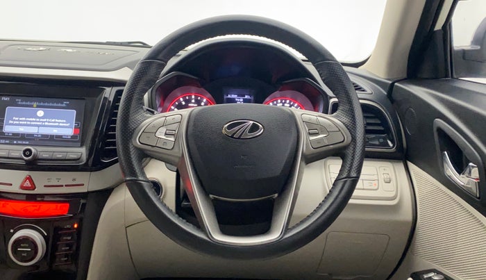 2022 Mahindra XUV300 W8 (O) 1.2 PETROL AMT, Petrol, Automatic, 31,369 km, Steering Wheel Close Up