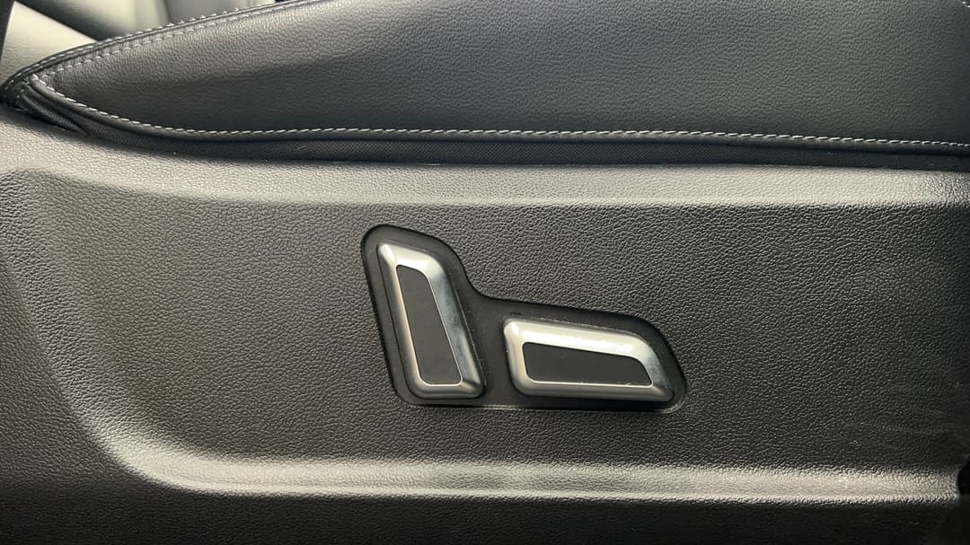 2022 GWM Ute Cannon-l (4x4), Automatic, 23026 km, Drivers Side Adjustment Panel