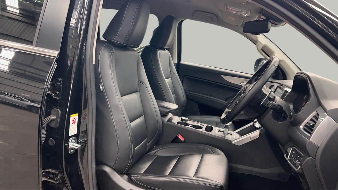 2022 GWM Ute Cannon-l (4x4), Automatic, 23026 km, Right Side Front Door Cabin View