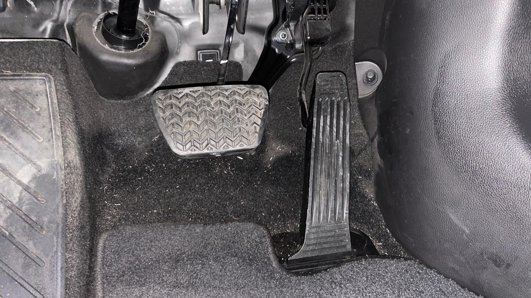 2022 Toyota RAV4 Gx (2WD), Automatic, 60089 km, Pedals and Footmat