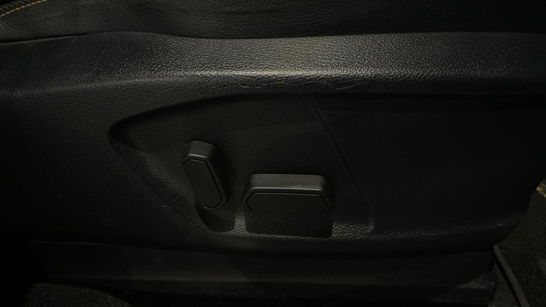 2019 Ford Ranger Xl 2.2 (4x4), Automatic, 88217 km, Drivers Side Adjustment Panel