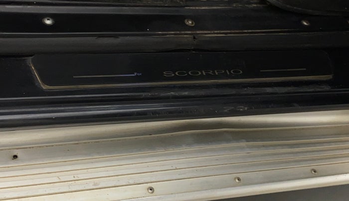2019 Mahindra Scorpio S5, Diesel, Manual, 68,797 km, Right running board - Minor scratches