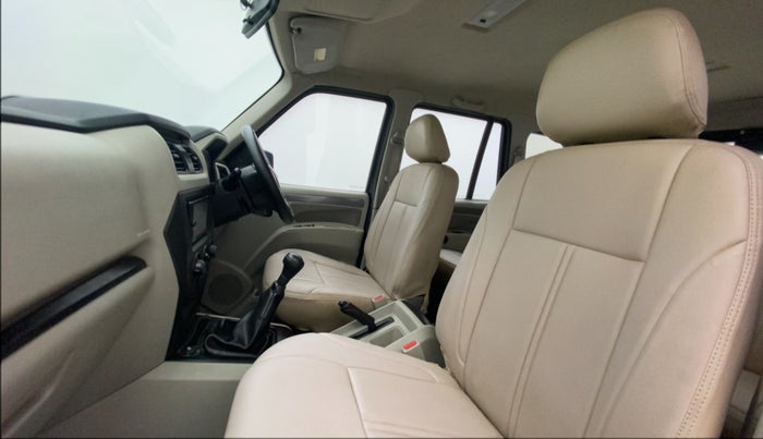 2019 Mahindra Scorpio S5, Diesel, Manual, 68,797 km, Right Side Front Door Cabin