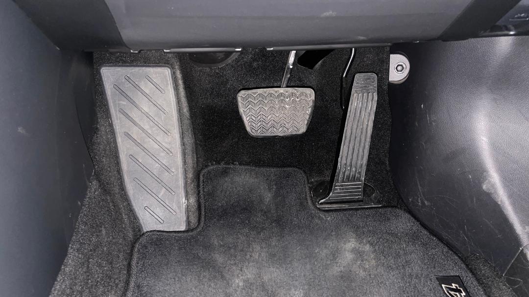 2023 Toyota RAV4 Gx (2WD) Hybrid, Automatic, 47607 km, Pedals and Footmat