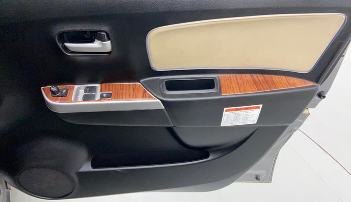 2018 Maruti Wagon R 1.0 LXI CNG, CNG, Manual, 51,162 km, Driver Side Door Panels Control