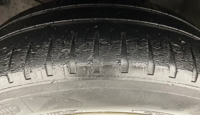 2012 Honda City V MT PETROL, Petrol, Manual, 1,13,786 km, Left Front Tyre Tread