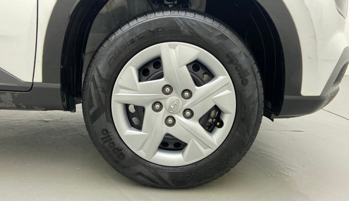 2021 Hyundai VENUE S MT 1.2 KAPPA, Petrol, Manual, 8,555 km, Right Front Wheel