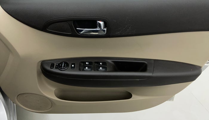 2013 Hyundai i20 MAGNA O 1.2, Petrol, Manual, 41,362 km, Driver Side Door Panels Control