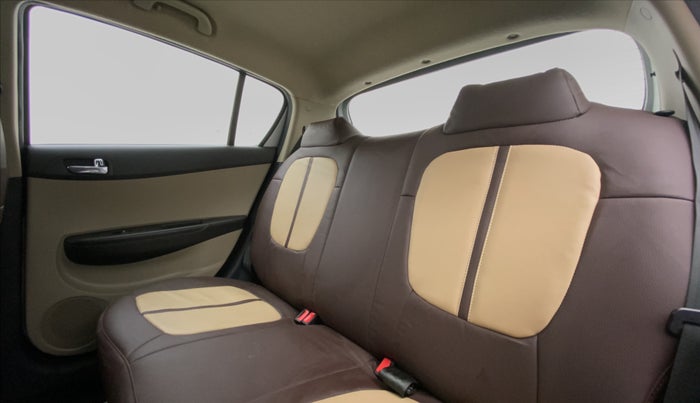 2013 Hyundai i20 MAGNA O 1.2, Petrol, Manual, 41,362 km, Right Side Rear Door Cabin