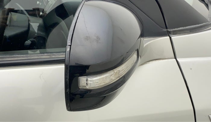 2015 Maruti Swift VXI, Petrol, Manual, 74,548 km, Right rear-view mirror - Cover has minor damage