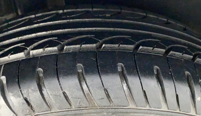 2015 Maruti Swift VXI, Petrol, Manual, 74,548 km, Right Rear Tyre Tread