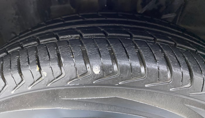 2018 Datsun Redi Go T (O) 1.0 LIMITED EDITION, Petrol, Manual, 25,120 km, Left Front Tyre Tread