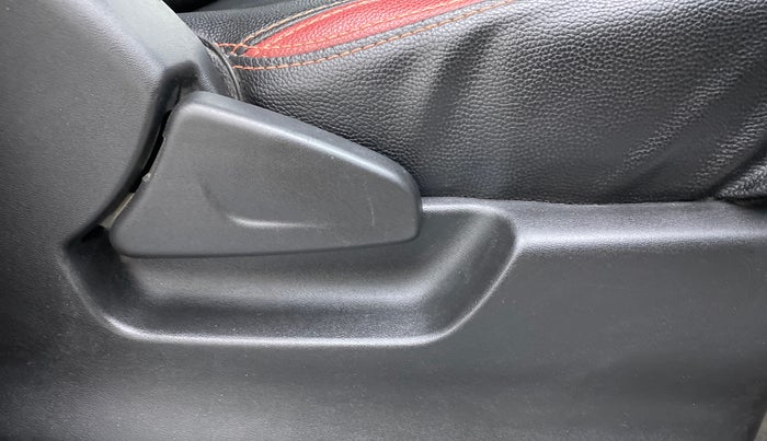 2018 Datsun Redi Go T (O) 1.0 LIMITED EDITION, Petrol, Manual, 25,120 km, Driver Side Adjustment Panel