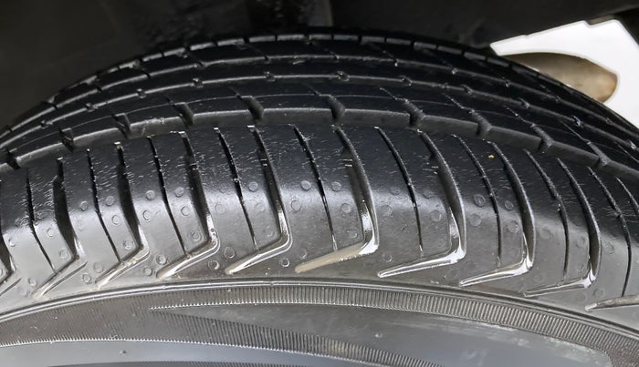 2018 Datsun Redi Go T (O) 1.0 LIMITED EDITION, Petrol, Manual, 25,120 km, Left Rear Tyre Tread