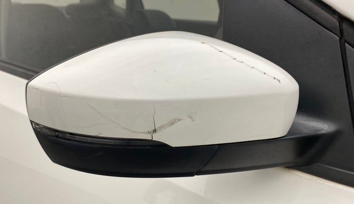 2019 Volkswagen Ameo COMFORTLINE 1.0L, Petrol, Manual, 47,495 km, Right rear-view mirror - Cover has minor damage