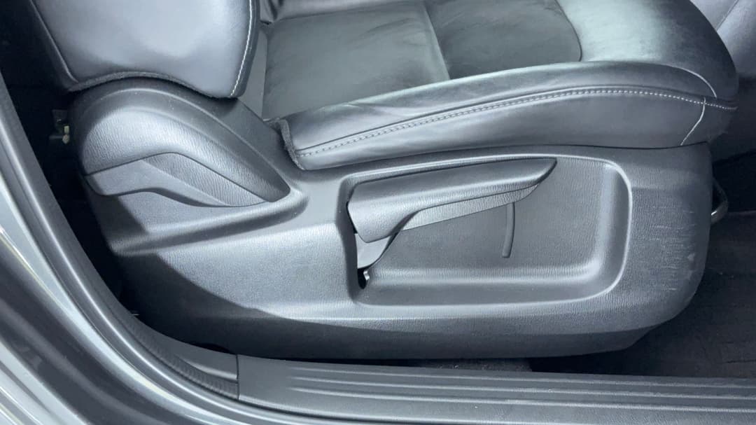 2022 Mazda CX-5 Touring (AWD), Automatic, 24945 km, Drivers Side Adjustment Panel