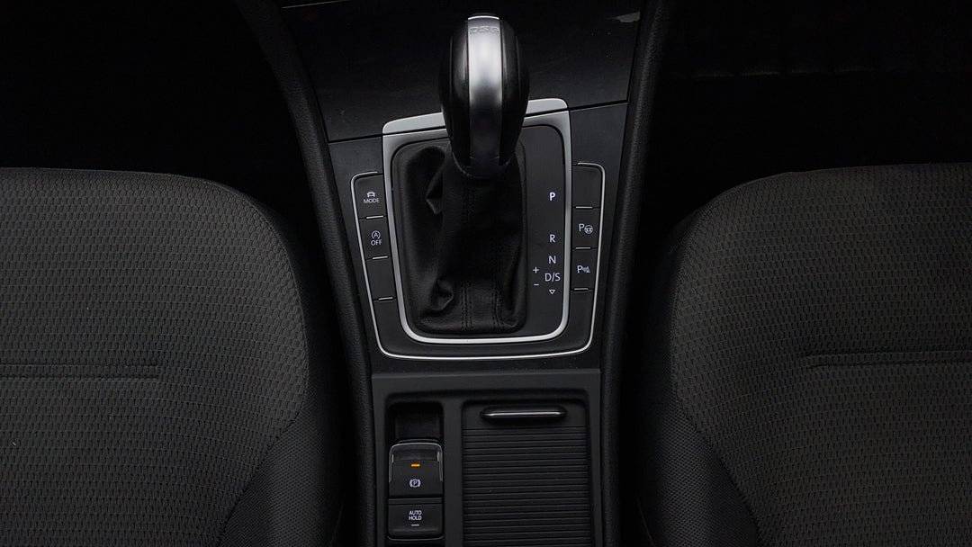 2018 Volkswagen Golf 110 Tsi Comfortline, Automatic, 131359 km, Gear Lever 