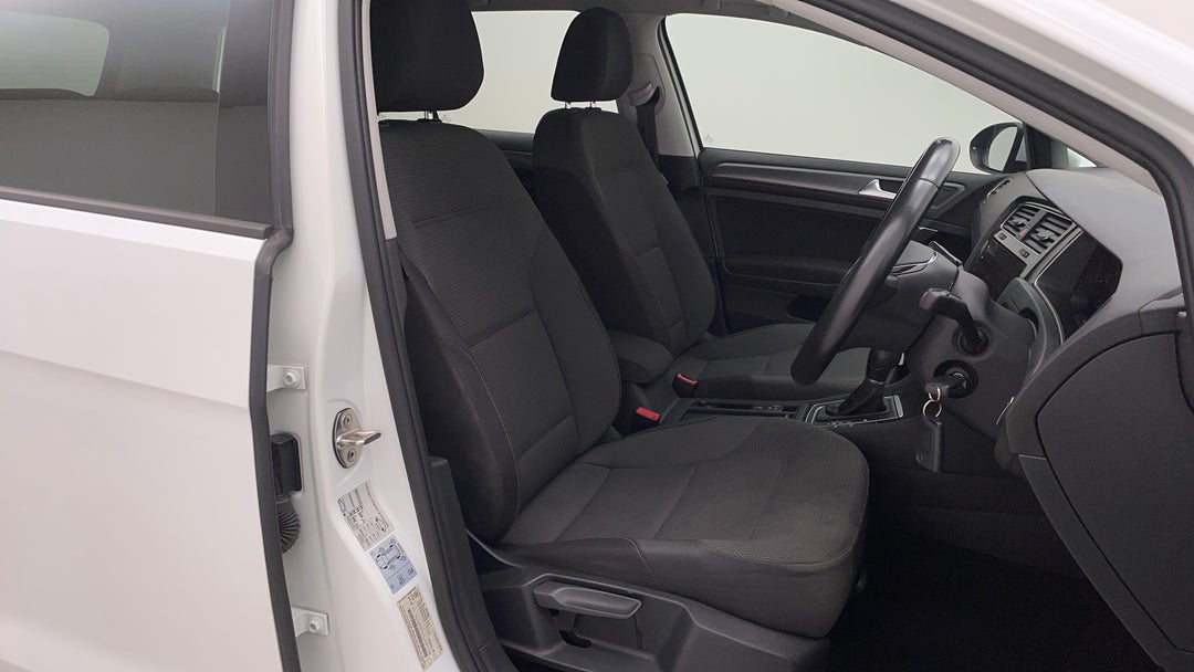 2018 Volkswagen Golf 110 Tsi Comfortline, Automatic, 131359 km, Right Side Front Door Cabin View