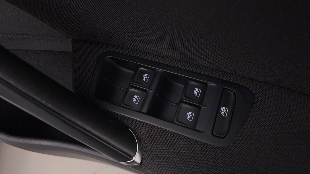 2018 Volkswagen Golf 110 Tsi Comfortline, Automatic, 131359 km, Drivers Side Door Panel Controls