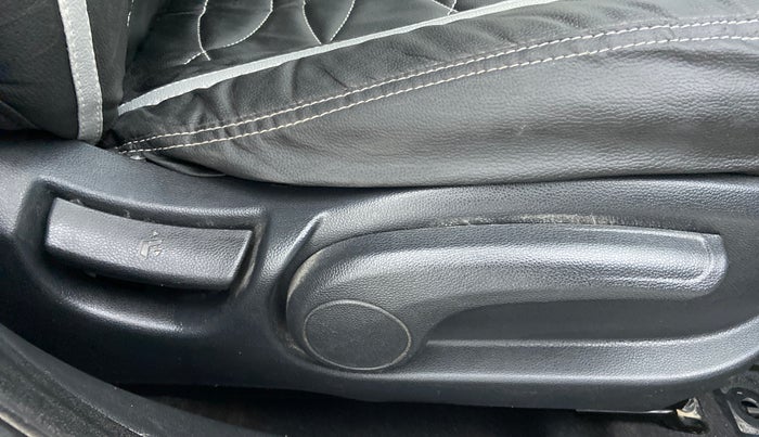 2017 Hyundai Elite i20 ASTA 1.2, Petrol, Manual, 31,450 km, Driver Side Adjustment Panel