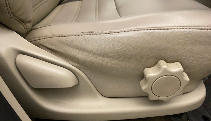 2014 Toyota Innova 2.5 VX 8 STR, Diesel, Manual, 82,556 km, Driver Side Adjustment Panel
