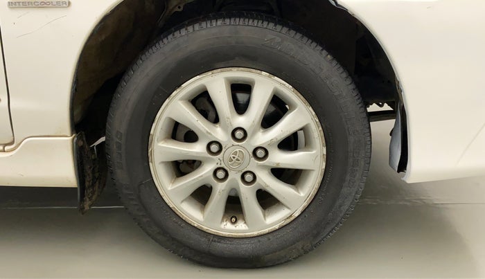 2014 Toyota Innova 2.5 VX 8 STR, Diesel, Manual, 82,556 km, Right Front Wheel