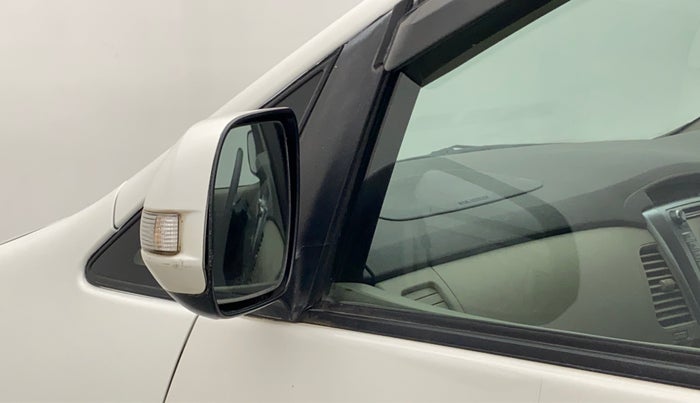 2014 Toyota Innova 2.5 VX 8 STR, Diesel, Manual, 82,235 km, Left rear-view mirror - ORVM switch has minor damage