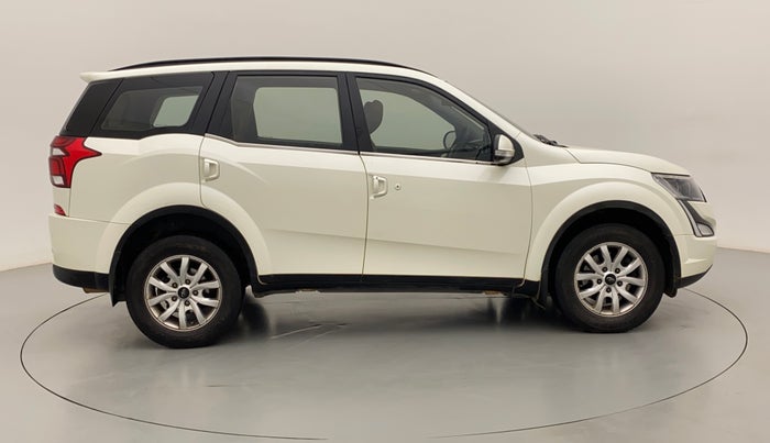2018 Mahindra XUV500 W7, Diesel, Manual, 85,786 km, Right Side View