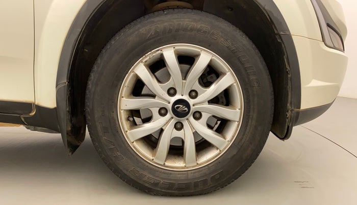2018 Mahindra XUV500 W7, Diesel, Manual, 85,786 km, Right Front Wheel