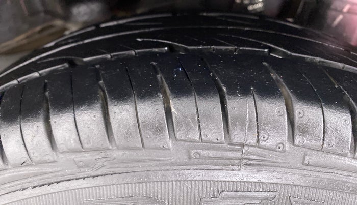 2017 Hyundai Eon ERA PLUS (O), Petrol, Manual, 48,409 km, Left Rear Tyre Tread