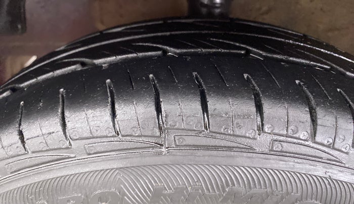 2017 Hyundai Eon ERA PLUS (O), Petrol, Manual, 48,409 km, Left Front Tyre Tread