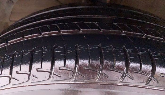 2017 Maruti Baleno DELTA 1.2 K12, Petrol, Manual, 23,727 km, Left Front Tyre Tread