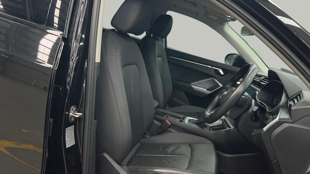 2020 Audi Q3 35 Tfsi Launch Edition, Automatic, 60192 km, Right Side Front Door Cabin View