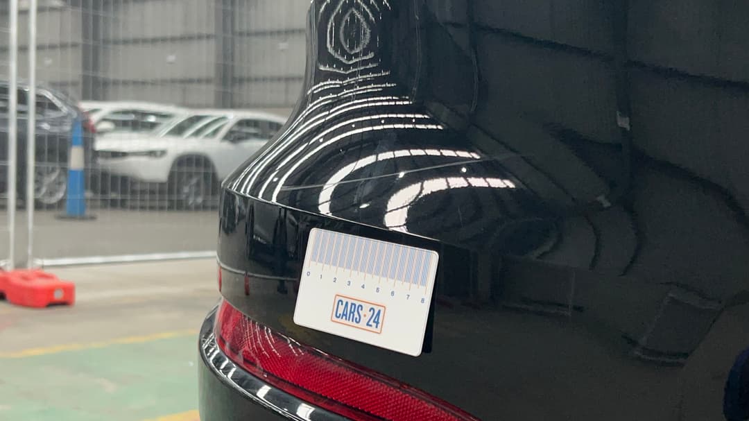 2020 Audi Q3 35 Tfsi Launch Edition, Automatic, 60192 km, Bumper Rear Scratch