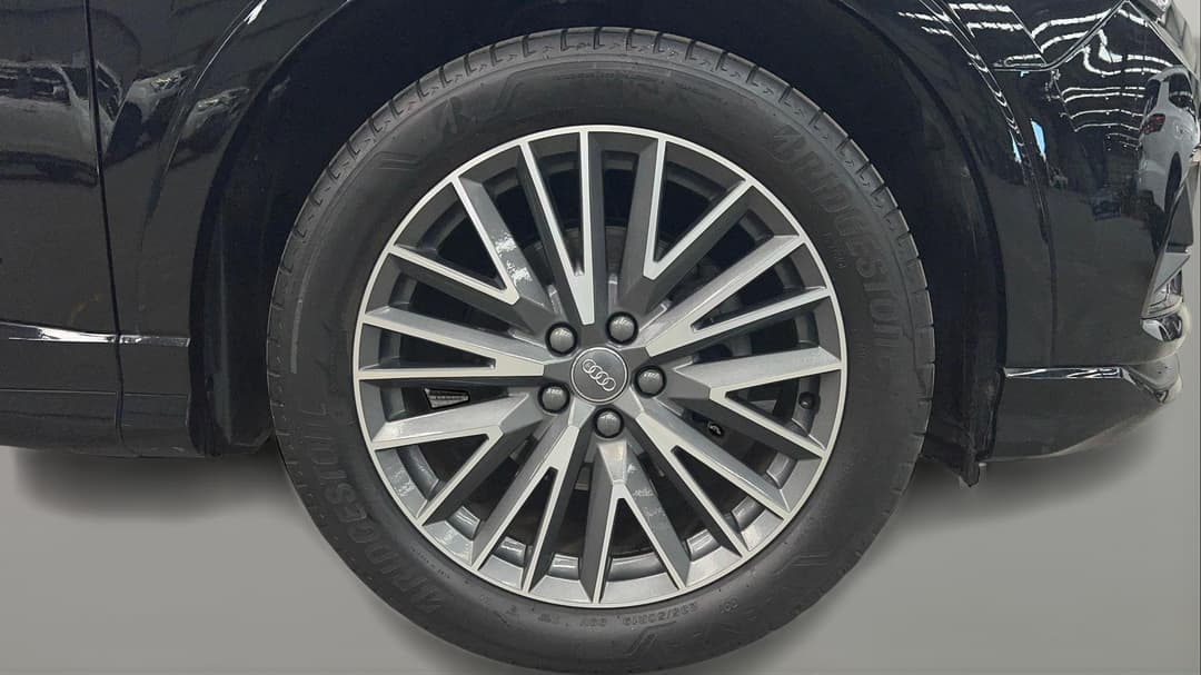 2020 Audi Q3 35 Tfsi Launch Edition, Automatic, 60192 km, Right Front Wheel
