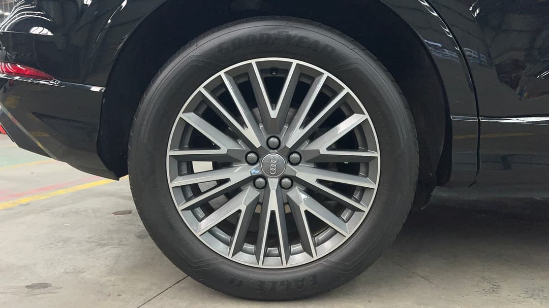 2020 Audi Q3 35 Tfsi Launch Edition, Automatic, 60192 km, Right Rear Wheel