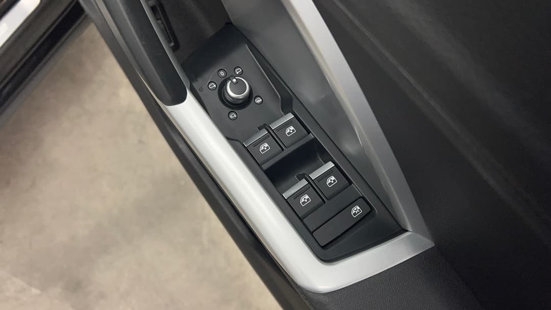 2020 Audi Q3 35 Tfsi Launch Edition, Automatic, 60192 km, Drivers Side Door Panel Controls