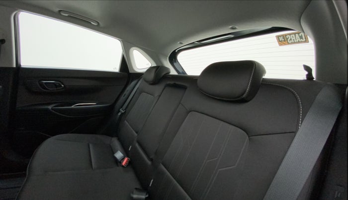 2022 Hyundai NEW I20 ASTA (O) 1.2 AT, Petrol, Automatic, 12,885 km, Right Side Rear Door Cabin
